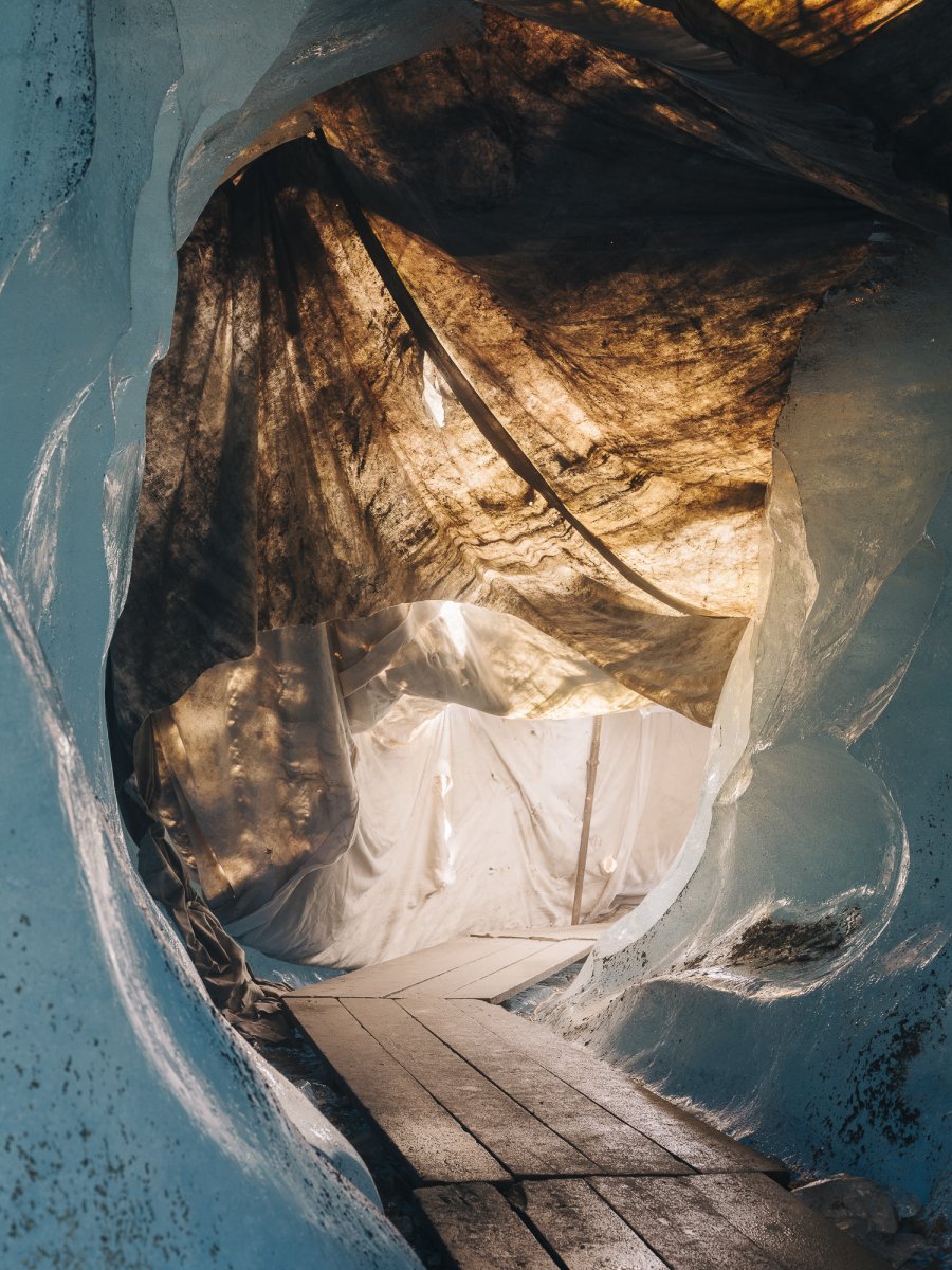 The Past is the Key to the Future - Jan Richard Heinicke